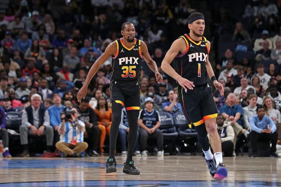 在东契奇身 在东契奇身